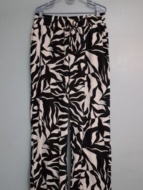 INC International Concepts Size 1X Women's Black & White Wide-Leg Printed Pants.